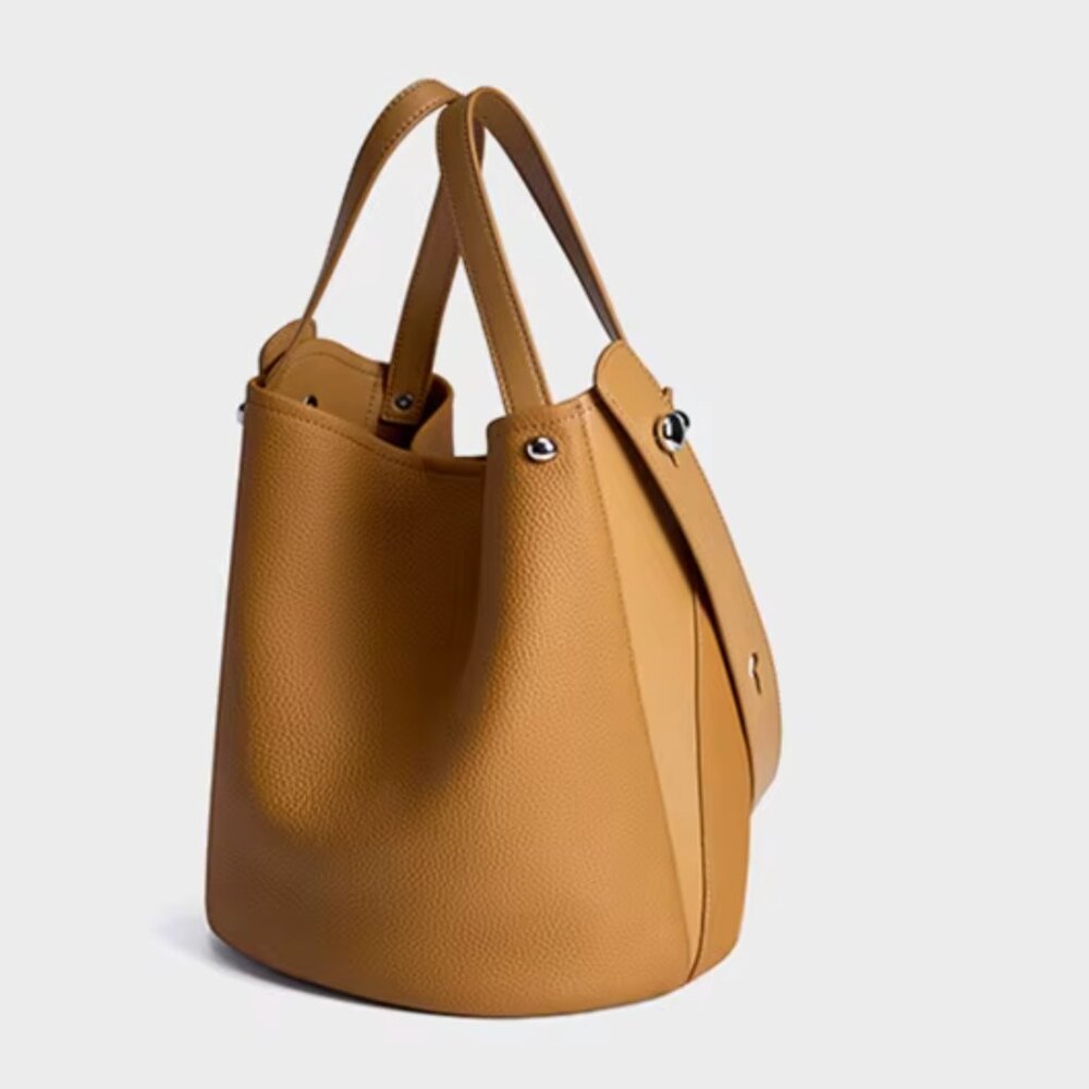 NWT  GENUINE LEATHER SANDLEWOOD TOTE BAG...GORGEOUS